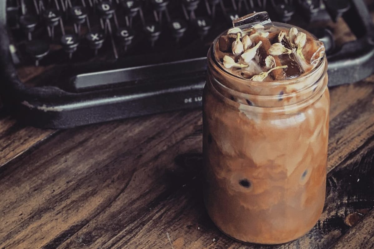 Vietnamese sisters, cafe, Chicago, immigrant, business 