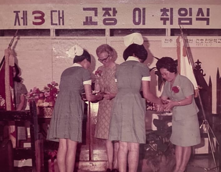 Korean, immigrant, care, help, community, nurse, Chicago, Albany Park, center